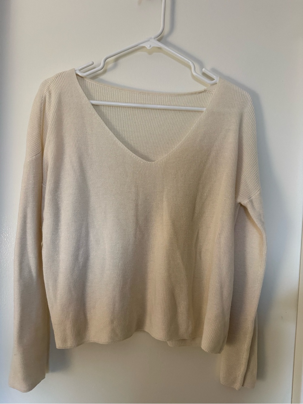 COMMENSE Ivory Cream V-Neck Wool Blend Sweater Size M